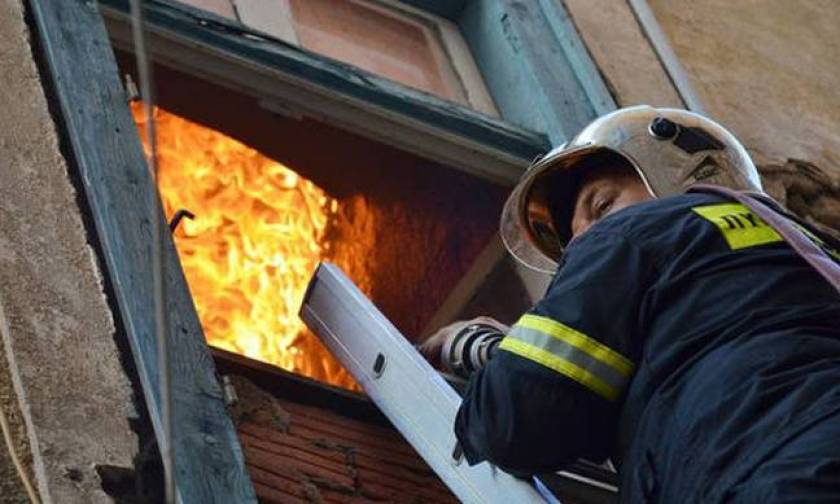 Θεσσαλονίκη: Στο νοσοκομείο βρέφος μετά από πυρκαγιά σε διαμέρισμα