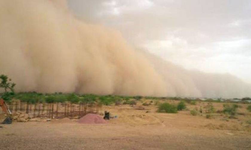 Η μανία της φύσης: Δεκάδες νεκροί στην Ινδία από αμμοθύελλες (vid)