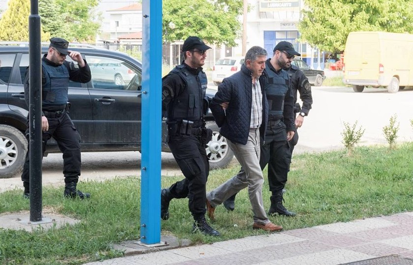 Γιος Τούρκου συλληφθέντα: Οι Έλληνες τον έπιασαν ως αντίποινα για τους δύο στρατιωτικούς (vid)