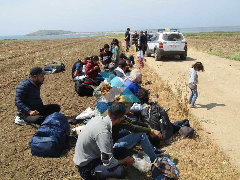 Ροδόπη: Τουρκικό σκάφος εγκατέλειψε 53 μετανάστες στην παραλία της Μολυβωτής