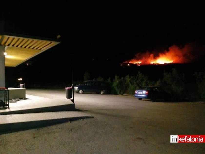 ΤΩΡΑ: Μεγάλη πυρκαγιά στη Σκάλα Κεφαλονιάς κοντά σε ξενοδοχείο