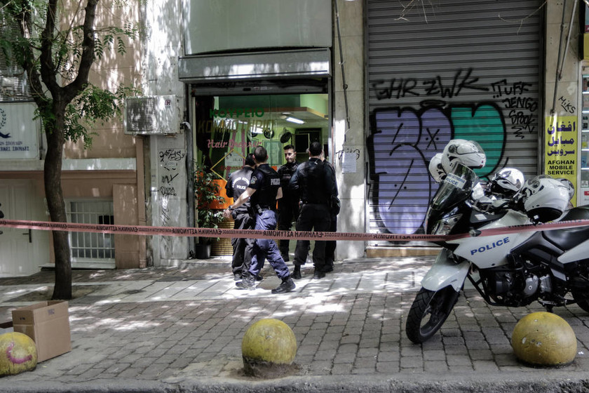 Πυροβολισμοί στη Αθήνα: Οι πρώτες εικόνες από το αιματηρό επεισόδιο στην πλατεία Βικτωρίας