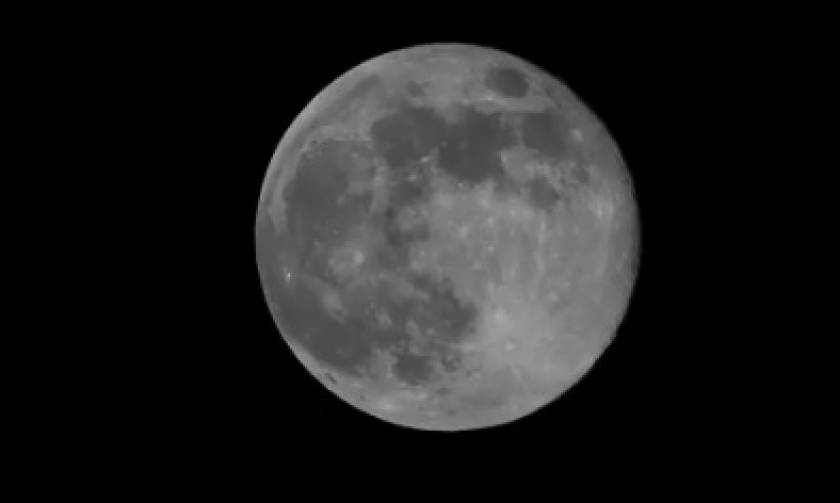 Συγκλονιστικές και απόκοσμες εικόνες: Η στιγμή που «χάνεται» το φεγγάρι! (video)