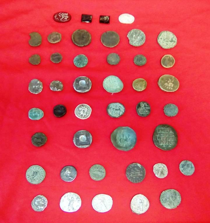 Θεσσαλονίκη: Δύο συλλήψεις για αρχαιοκαπηλία - Κατασχέθηκαν αρχαία νομίσματα και εικόνες (pics)