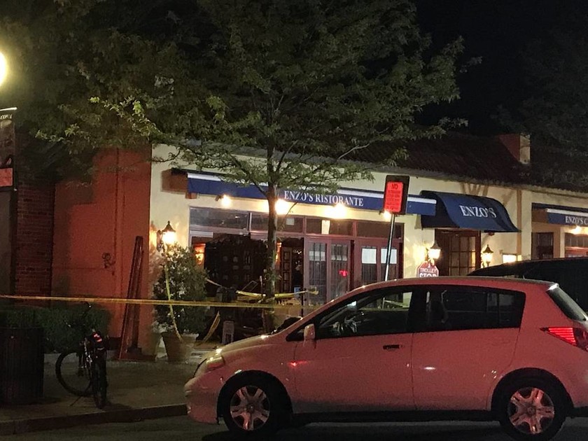 Τρόμος στις ΗΠΑ: Αυτοκίνητο «εισέβαλε» σε εστιατόριο της Νέας Υόρκης (pics+vids)