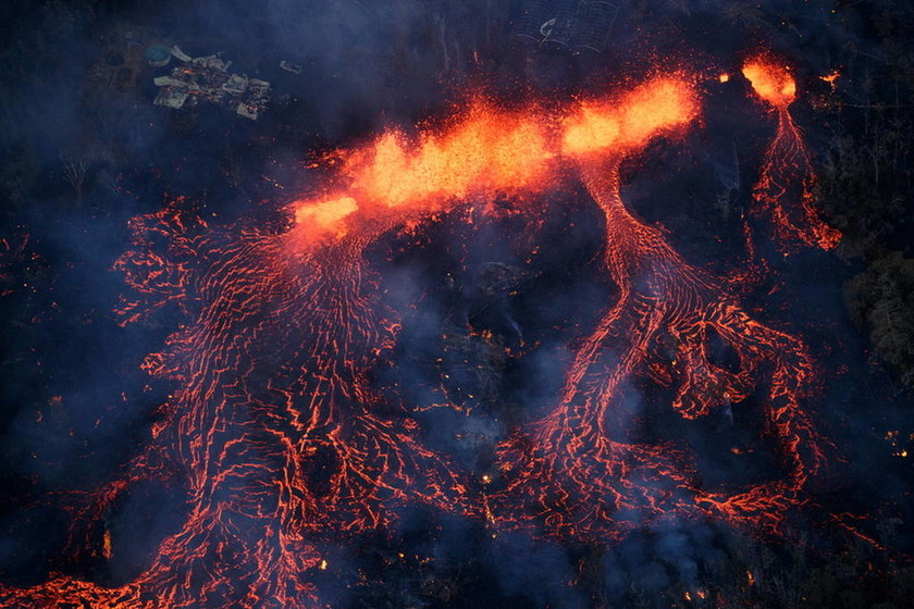 Πύρινη κόλαση στη Χαβάη: H λάβα από το ηφαίστειο Κιλαουέα καταπίνει τα πάντα στο διάβα της (Pics)