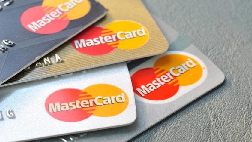 Mastercard: Οι συναλλαγές με κάρτα στην Ελλάδα αυξήθηκαν κατά 45%