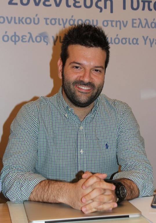 Γεώργιος Σιάκας, διευθυντής Ερευνών της Μονάδας Ερευνών Κοινής Γνώμης και Αγοράς στο Ερευνητικό Πανεπιστημιακό Ινστιτούτο του Πανεπιστημίου Μακεδονίας