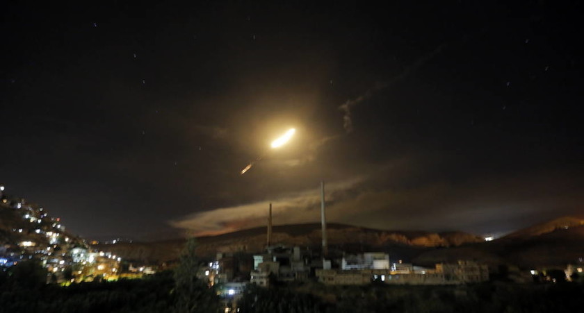«Πόλεμος» στη Μέση Ανατολή: Ιρανικές ρουκέτες κατά Ισραήλ - Αντεπίθεση με βόμβες κατά της Συρίας