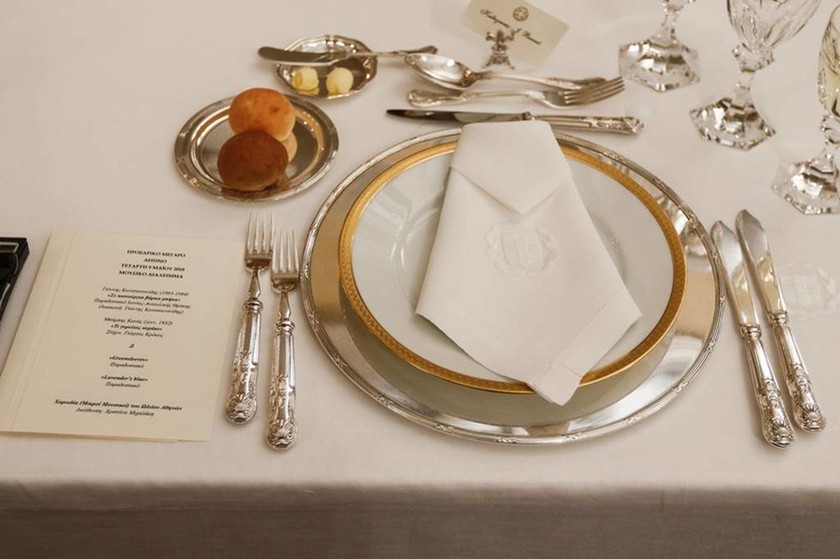Επίσημο δείπνο για τον Πρίγκιπα Κάρολο στο Προεδρικό Μέγαρο