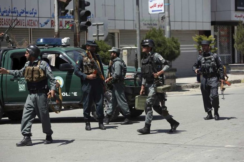 Αφγανιστάν: 10 νεκροί και 23 τραυματίες από επιθέσεις σε αστυνομικά τμήματα στην Καμπούλ