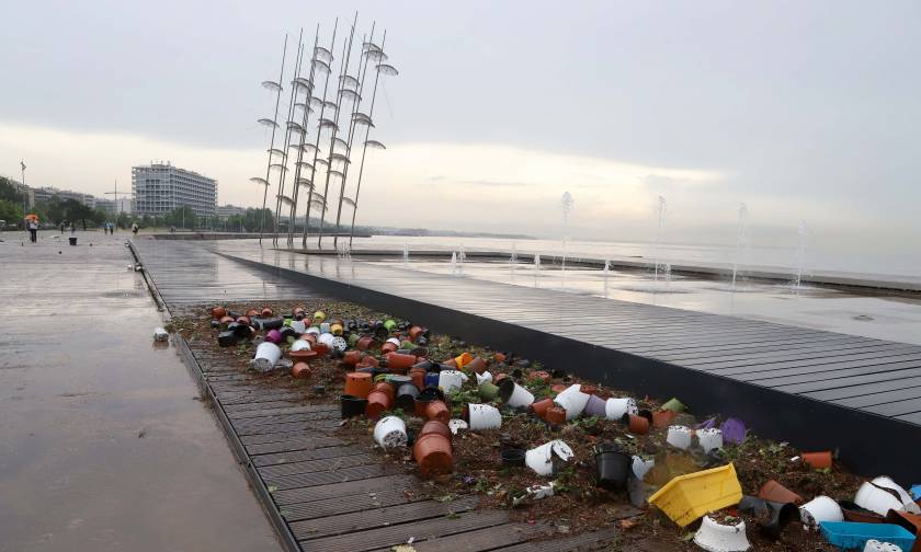 «Πνίγηκε» η Θεσσαλονίκη από την κακοκαιρία: Κινδύνευσαν ανθρώπινες ζωές