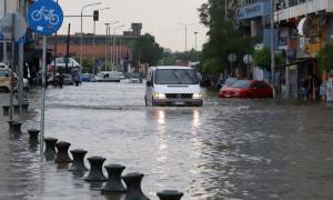 Τρόμος από την πολυκυτταρική καταιγίδα της Θεσσαλονίκης: Δεν φαντάζεστε πόσο νερό έριξε!