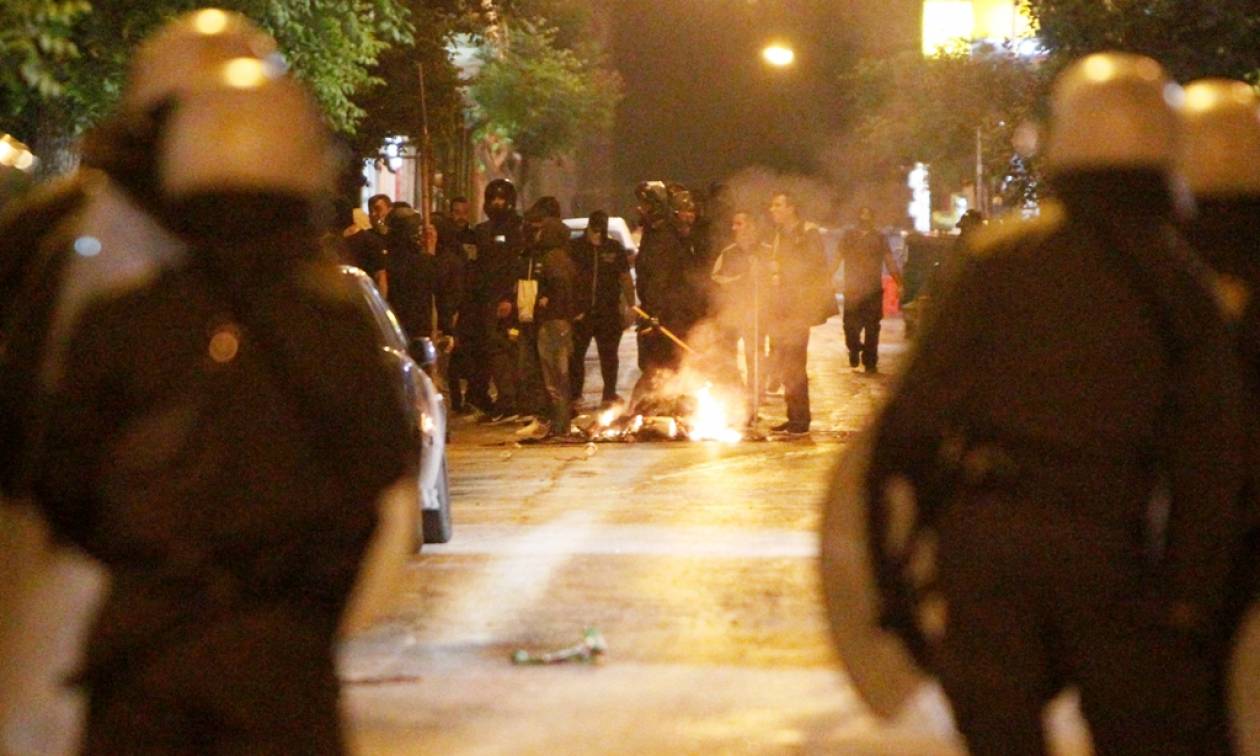 Νύχτα επεισοδίων στην Αθήνα: Άγριες συμπλοκές μεταξύ οπαδών - Μολότοφ, χημικά και τραυματισμοί
