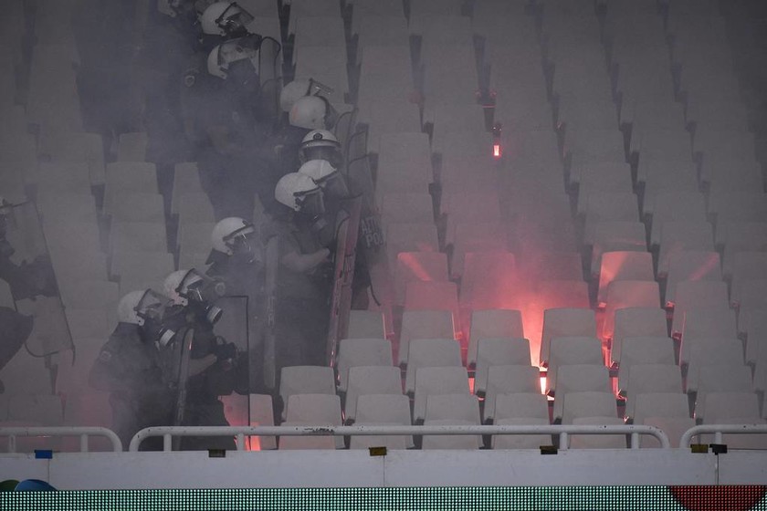 Οπαδοί της ΑΕΚ επιτέθηκαν σε οπαδούς του ΠΑΟΚ και έκαψαν το όχημά τους