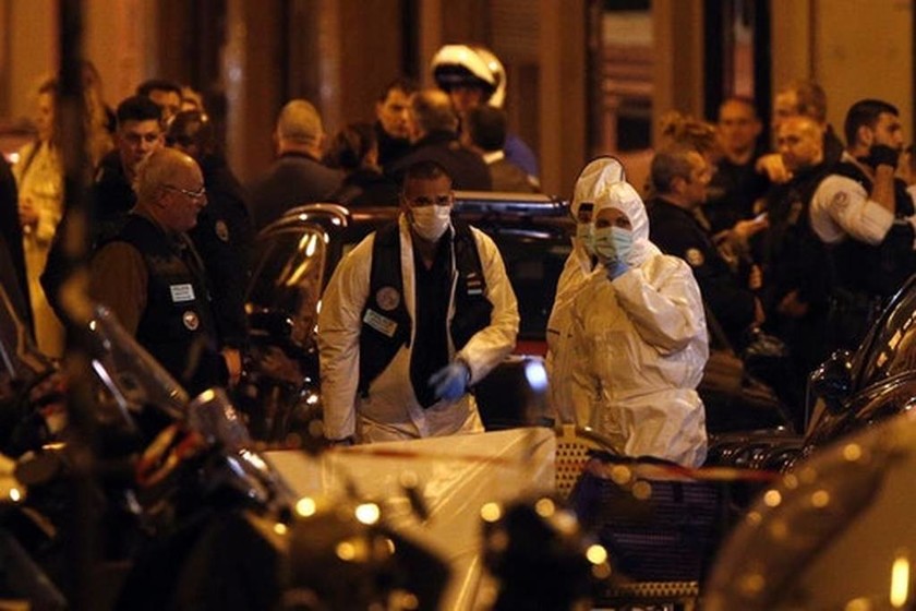 Ο τρόμος επέστρεψε στο Παρίσι: Ο ISIS πίσω από την επίθεση με μαχαίρι - Δύο νεκροί 
