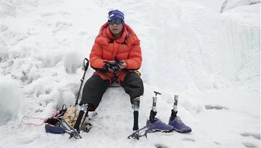 Απίστευτο: 70χρονος ορειβάτης κατέκτησε το Εβερεστ με ακρωτηριασμένα πόδια