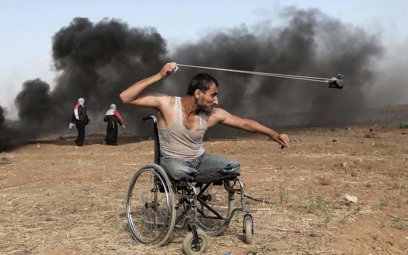 Σφαγή στη Γάζα: Σοκ από τη δολοφονία ανάπηρου Παλαιστίνιου από Ισραηλινούς στρατιώτες (Pics)
