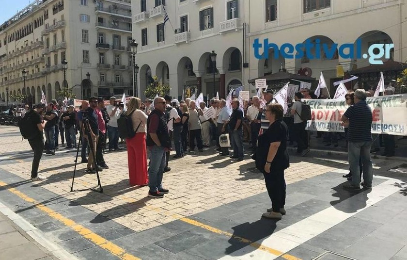 Σε εξέλιξη η πορεία των συνταξιούχων στην Αθήνα  
