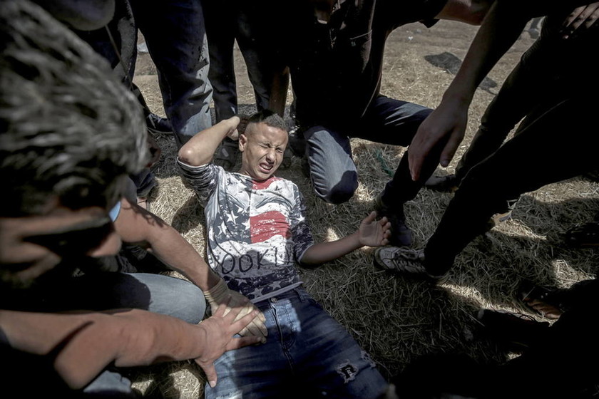 Σφαγή στη Λωρίδα της Γάζας: Οι Παλαιστίνιοι θάβουν τους νεκρούς τους (photos) 