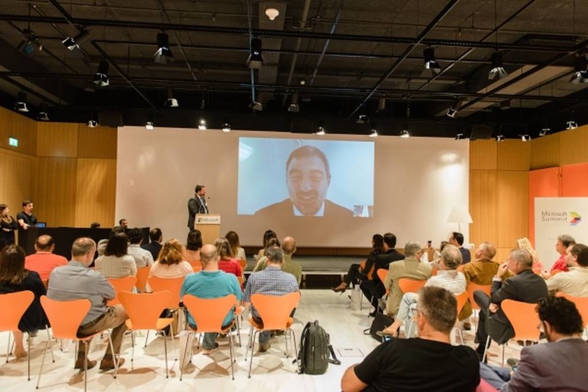 O Dr. Dimitri Amiras, ένας εκ των ομιλητών του 3ου Microsoft Summit συνδέθηκε μέσω Skype, δίνοντας μία γεύση από την ομιλία του. 