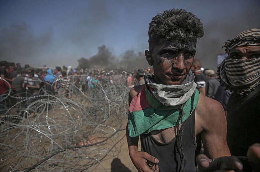 Στο αίμα βάφτηκε πάλι η Γάζα: Σκότωσαν Παλαιστίνιο διαδηλωτή την ώρα που έθαβαν τους νεκρούς 
