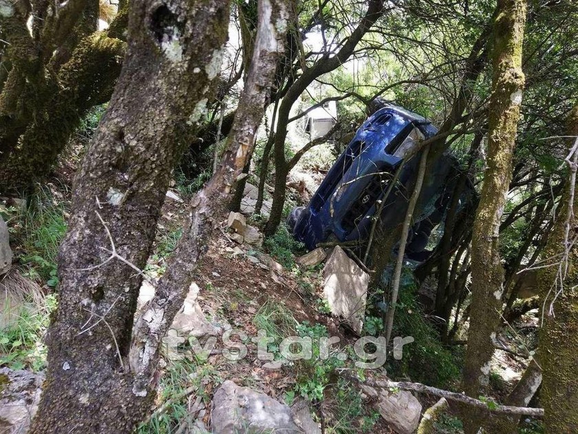 Ευρυτανία: Γυναίκα οδηγός έπεσε σε γκρεμό 100 μέτρων και πατούσε κόρνα για να την βρουν