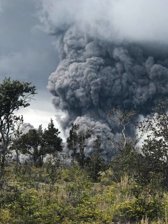 Εξερράγη το ηφαίστειο Κιλαουέα στη Χαβάη: Δείτε LIVE εικόνα