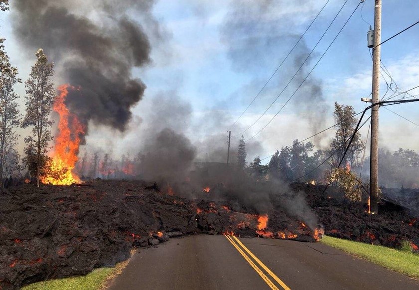 Συγκλονιστικές εικόνες: Δείτε σε πρώτο πλάνο την έκρηξη του ηφαιστείου Κιλαουέα στη Χαβάη (Vid)