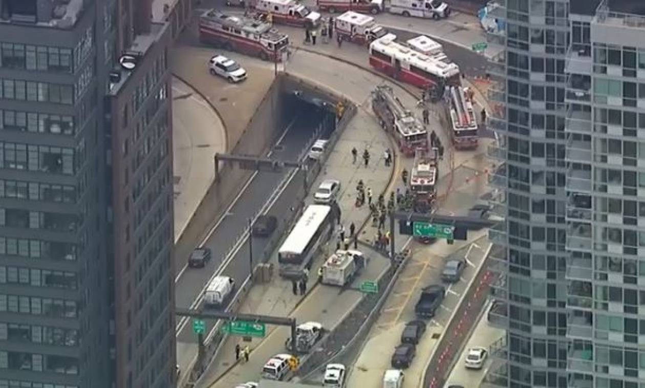 Νέα Υόρκη: Σύγκρουση λεωφορείων στη σήραγγα Λίνκολν - Δεκάδες τραυματίες (vids)