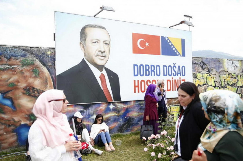 Σόου Ερντογάν στη Βοσνία - «Του άνδρα που έστειλε ο θεός στους Τούρκους» (pics)