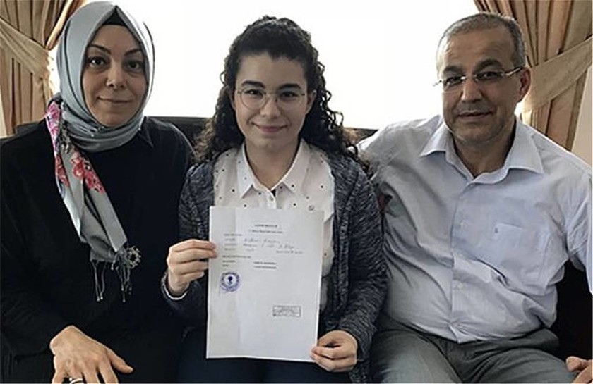 Τουρκία: Η νεότερη υποψήφια βουλευτής είναι 18 χρονών και μαθήτρια λυκείου!