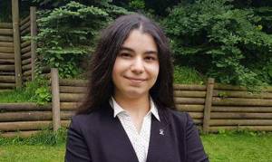 Τουρκία: Η νεότερη υποψήφια βουλευτής είναι 18 χρονών και μαθήτρια λυκείου!