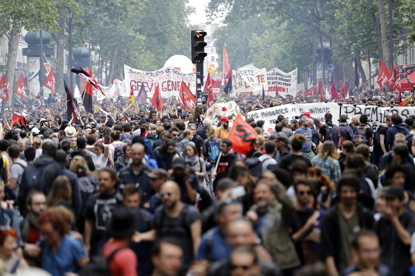 Γαλλία: Συμπλοκές στο Παρίσι μεταξύ αντιεξουσιαστών και αστυνομικών (Vids+Pics)