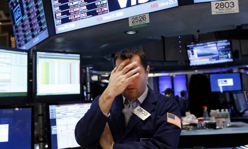 Wall Street: Υποχώρησε κάτω από τις 25.000 μονάδες ο Dow Jones
