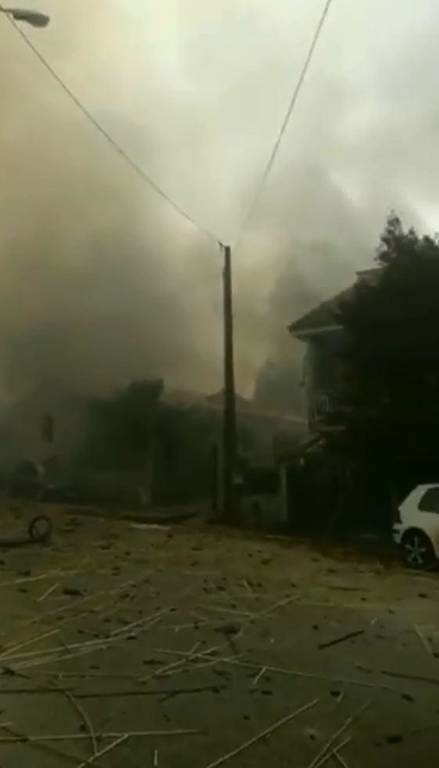 Έκρηξη σε αποθήκη πυροτεχνημάτων: Βομβαρδισμένο τοπίο η Μπαλντράνς – Δείτε τις πρώτες φωτογραφίες