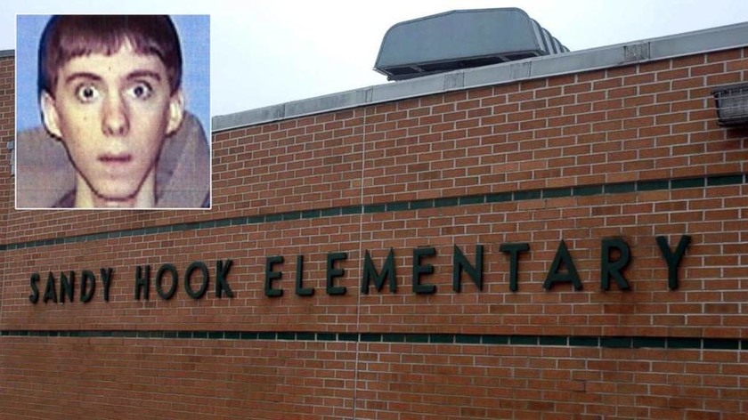 Μήνυση κατά του συνωμοσιολόγου Άλεξ Τζόουνς για τη σφαγή στο δημοτικό σχολείο Sandy Hook  
