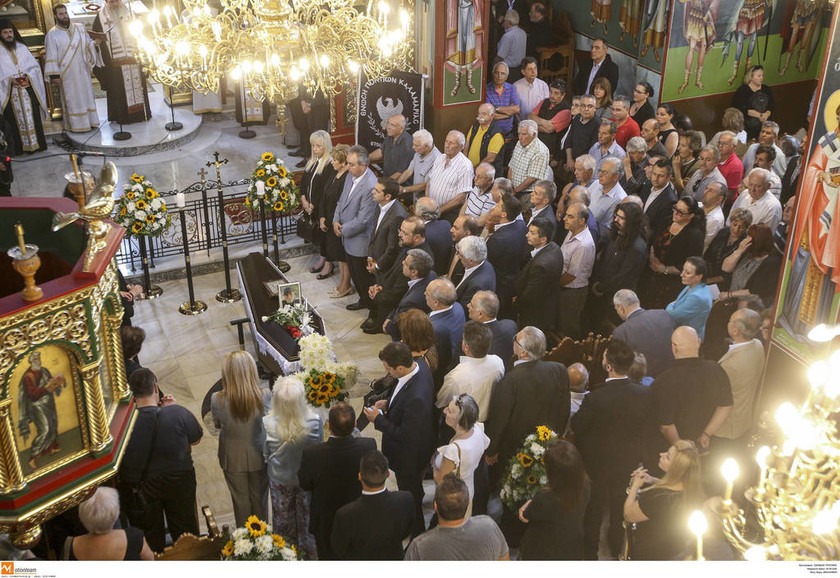 Αλέξης Τσίπρας: Επευφημίες υπέρ του πρωθυπουργού στην κηδεία του Χάρρυ Κλυνν (vid)