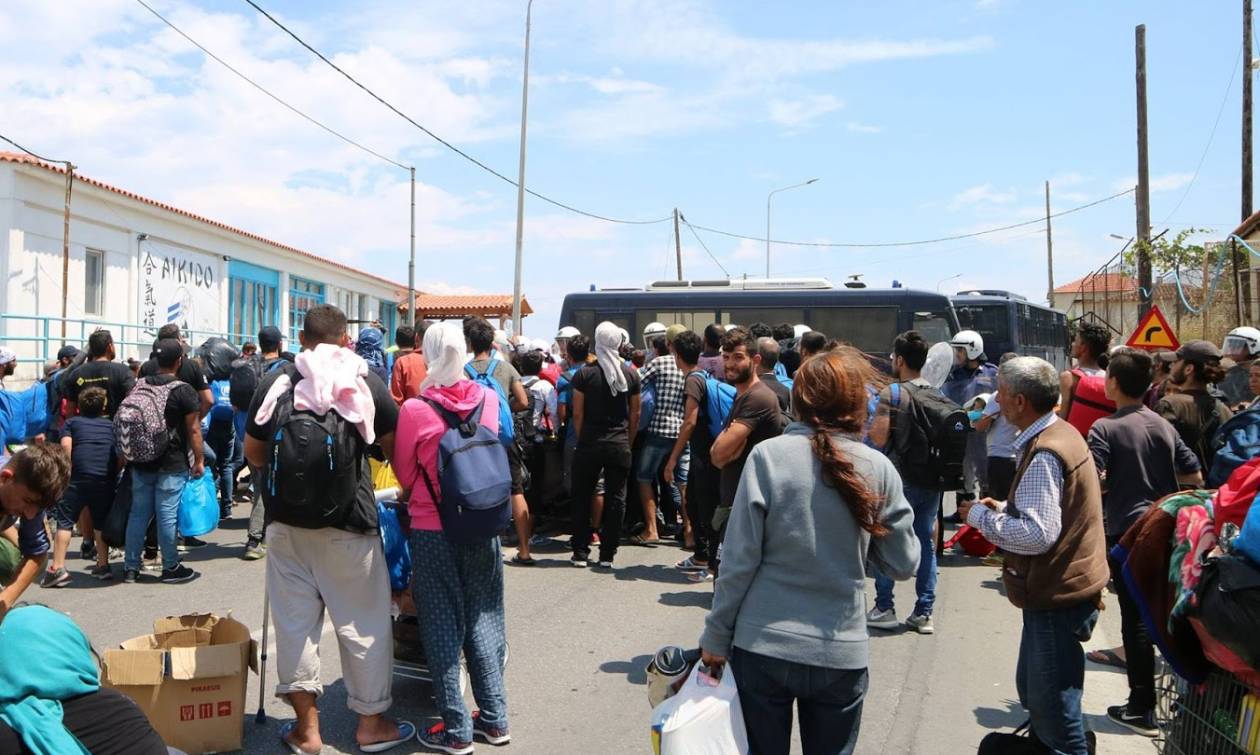 Προσφυγικό: Άγριες συμπλοκές μεταξύ μεταναστών στη Μυτιλήνη - Fake news τα περί νεκρών (vid+pics)