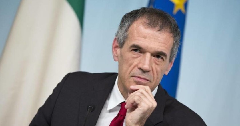 Αυτός είναι ο «Ψαλιδοχέρης» του ΔΝΤ που θέλει να κυβερνήσει την Ιταλία (pics)