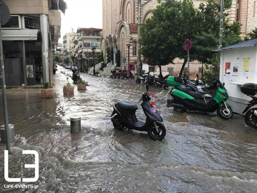 Βροχή και χαλάζι στη Θεσσαλονίκη: Λίμνη η πλατεία Ευόσμου (pics)