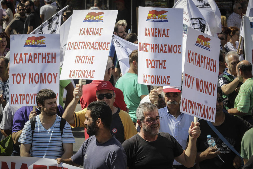 Απεργία ΓΣΕΕ - ΑΔΕΔΥ: Σε εξέλιξη οι συγκεντρώσεις και οι πορείες σε Αθήνα και Θεσσαλονίκη (pics)