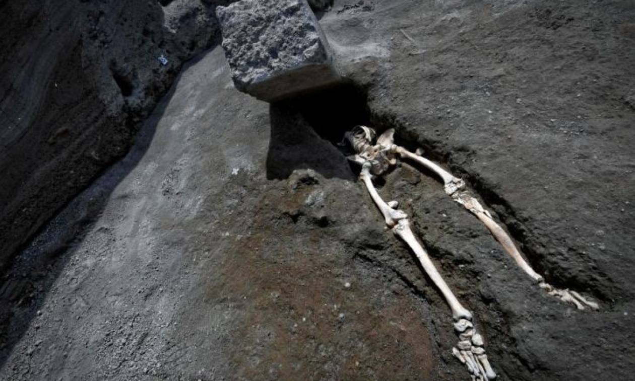 Πομπηία: Αρχαιολόγοι ανακάλυψαν σκελετό άντρα από την έκρηξη του Βεζούβιου το 79 μ.Χ.