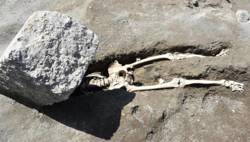 Πομπηία: Αρχαιολόγοι ανακάλυψαν σκελετό άντρα από την έκρηξη του Βεζούβιου το 79 μ.Χ.