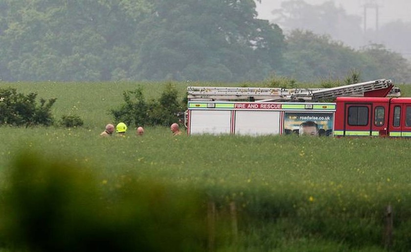 Βρετανία: Πτώση ελικοπτέρου στο Νορθ Γιορκσάιρ - Νεκρός ο πιλότος (vids+pics)