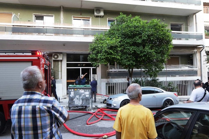 Συναγερμός στην Καλλιθέα: Πέντε τραυματίες από πυρκαγιά σε διαμέρισμα