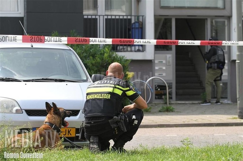 Ολλανδία: Άντρας με τσεκούρι που φώναζε «ο Θεός είναι μεγάλος» τραυμάτισε σοβαρά αστυνομικό σκύλο