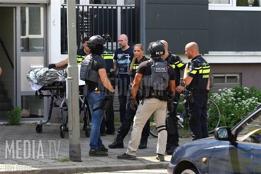 Ολλανδία: Άντρας με τσεκούρι που φώναζε «ο Θεός είναι μεγάλος» τραυμάτισε σοβαρά αστυνομικό σκύλο