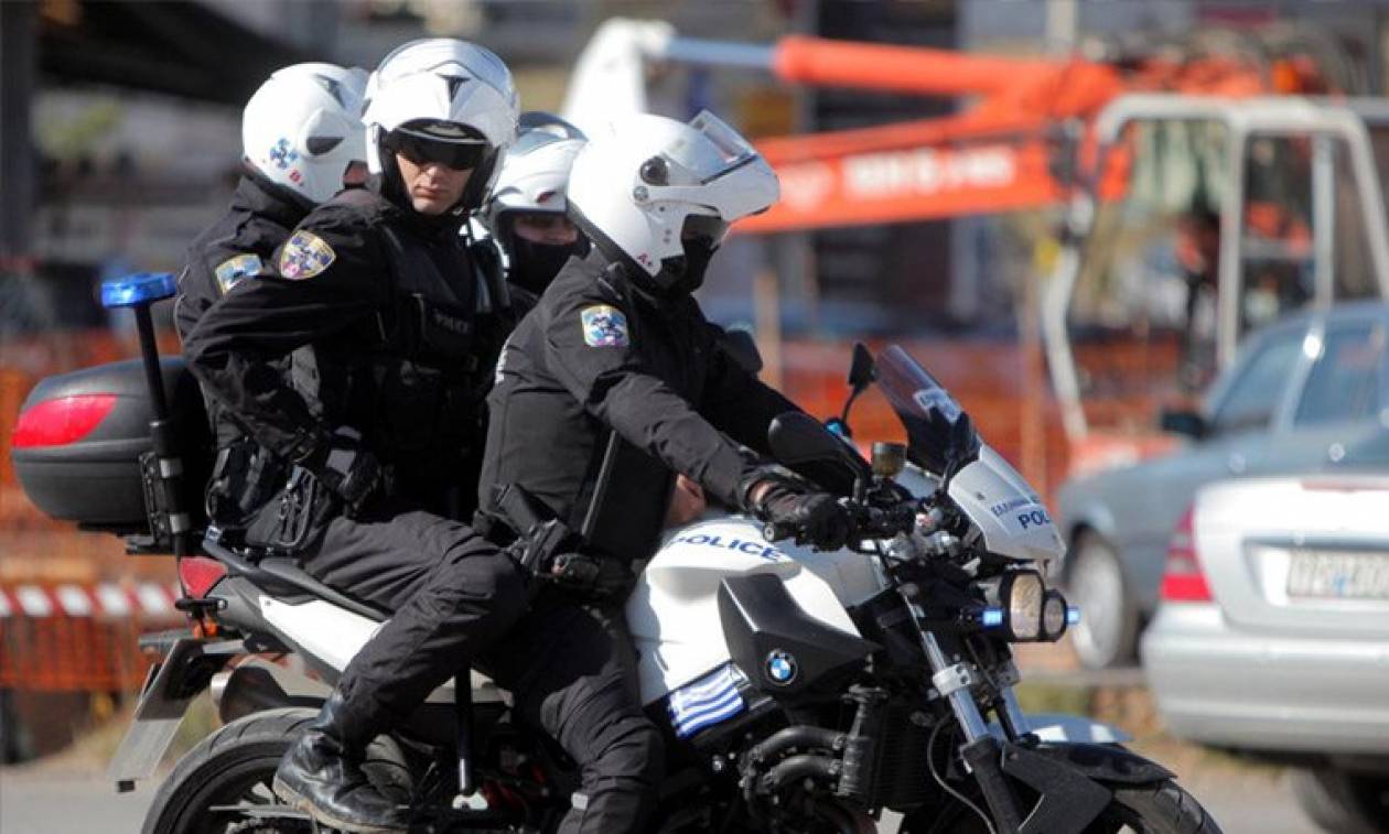 Θεσσαλονίκη: Επεισοδιακή σύλληψη στο Λευκό Πύργο - Νεαρός πήγε να κλέψει μικροπωλητές