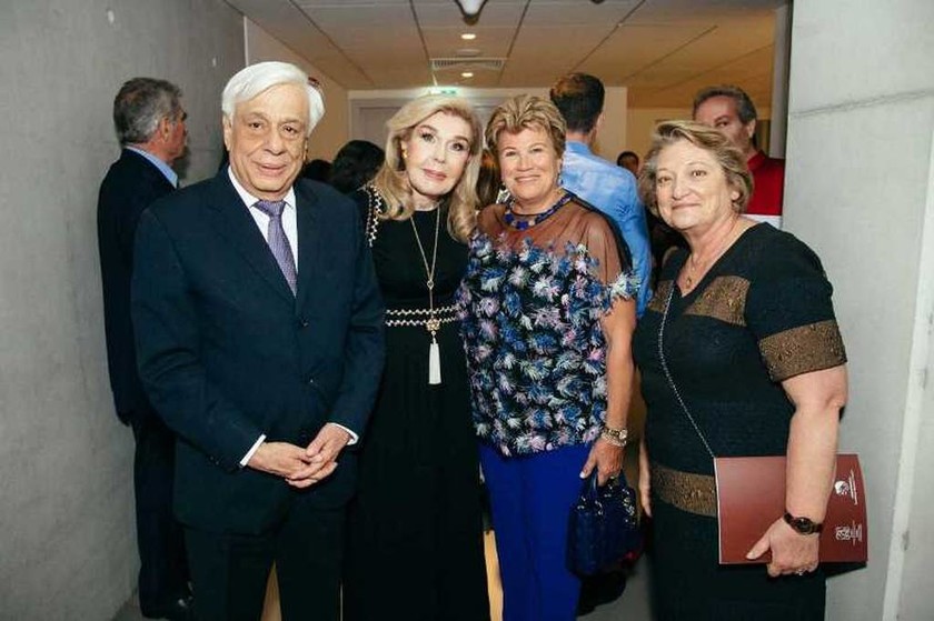 Ο Πρόεδρος της Δημοκρατίας με τη σύζυγό του Σίσσυ, και τις κυρίες Άντρη Αναστασιάδη και Μαριάννα Β. Βαρδινογιάννη